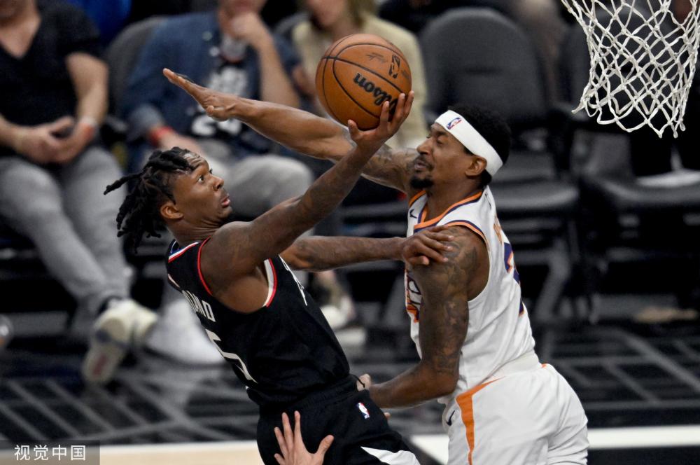 队员们通过 队员们通过